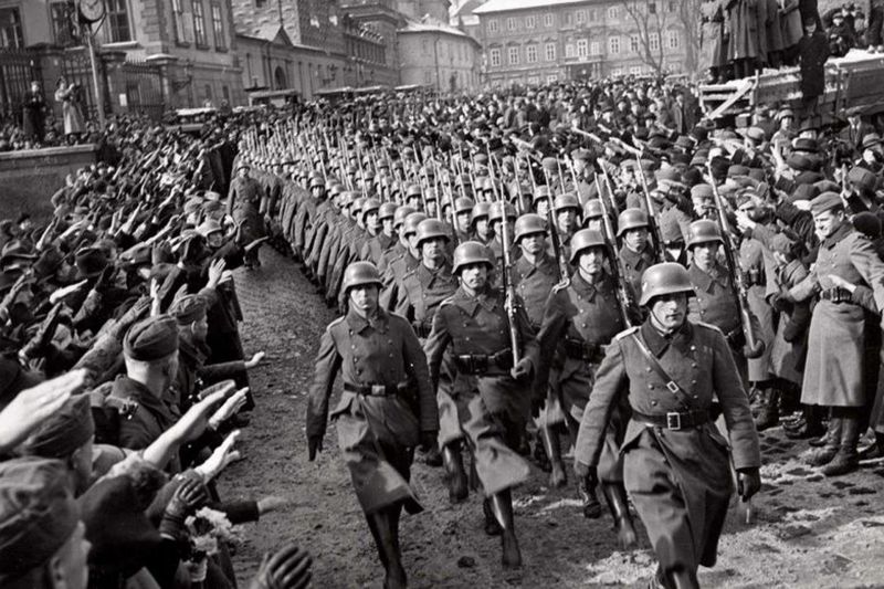 Duitse troepen bij het Praagse Kasteel